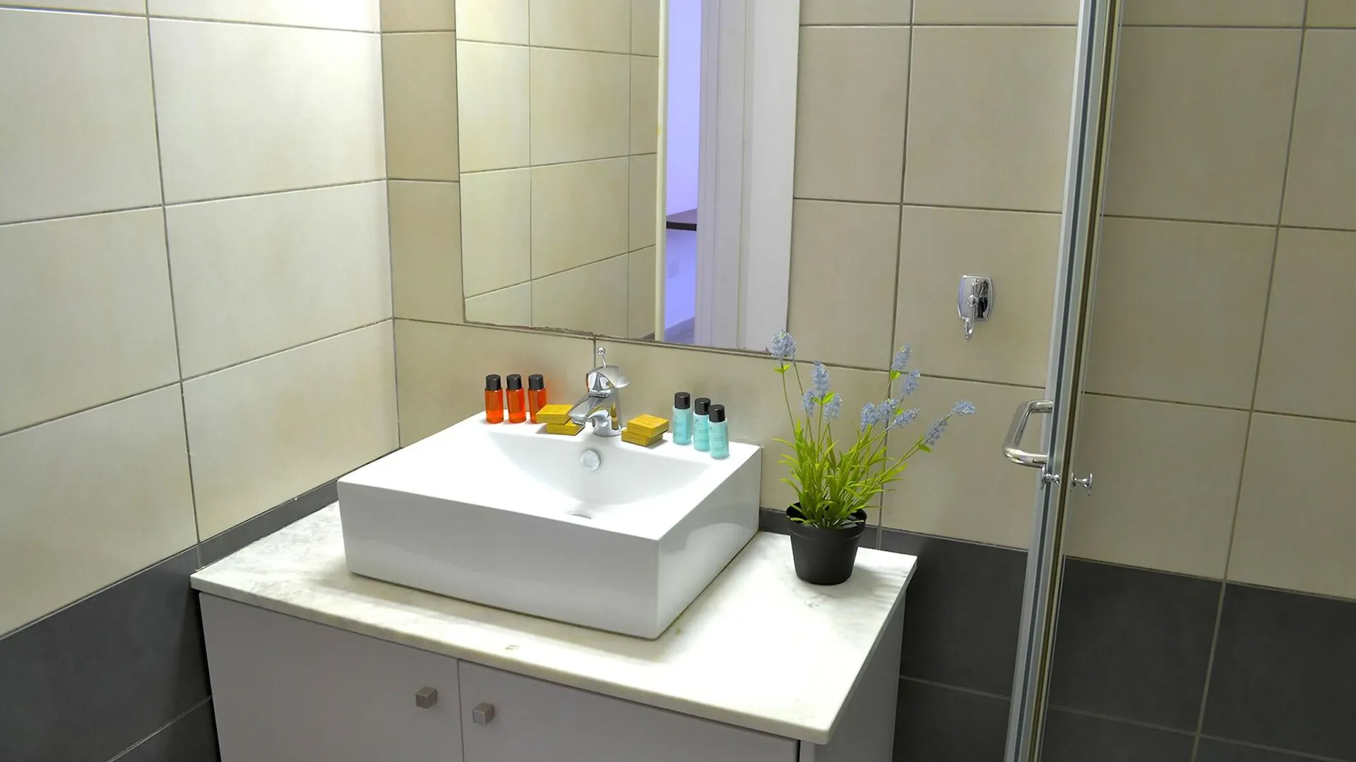 Napian Suites Ayia Napa Aparthotel